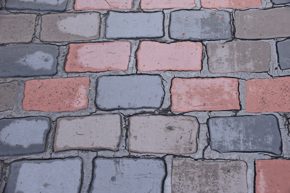 Tips-for-Sealing-Pavers-for-a-Natural-Look.jpg